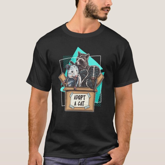 Adopt a Cat Raccoon Opossum Skunk Trash Pandas Str T Shirt (Framsida)