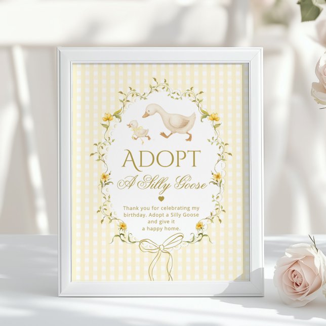 Adoptera en dum gås 1-års födelsedag Gul Gingham Poster (Skapare uppladdad)