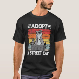 Adoptera en gata katt Rolig tvättbjörn T Shirt