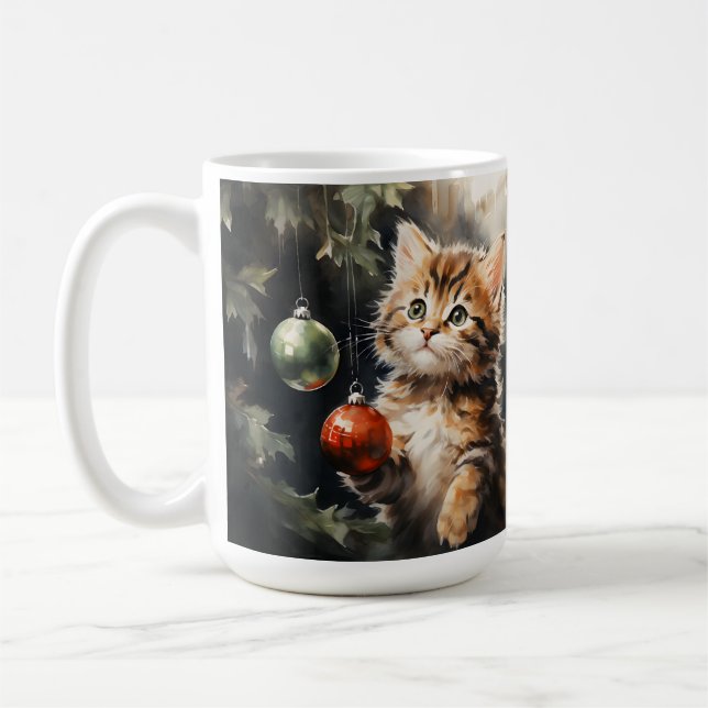 ADORABLE BROWN TABBY KITTEN MED CHRISTMAS BOLLAR KAFFEMUGG (Vänster)