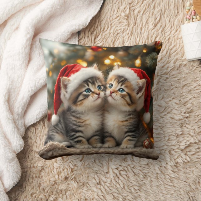 Adorable Christmas kitten with Santa hats  Kudde (Filt)