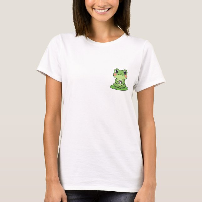 Adorable Kawaii Frog Sitting on Lily Pad T Shirt (Framsida)