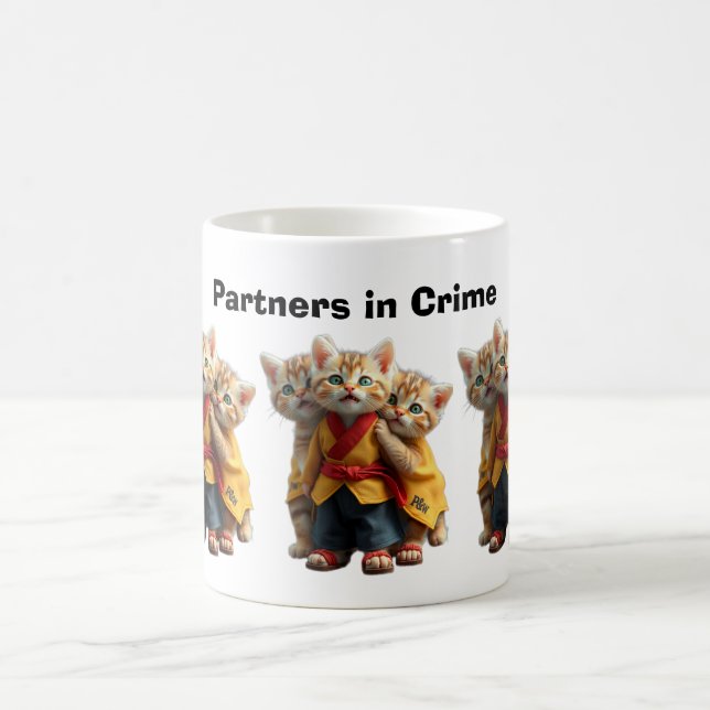 🐱 Adorable Kittens in Matching Outfits - Cute Cat Kaffemugg (Center)