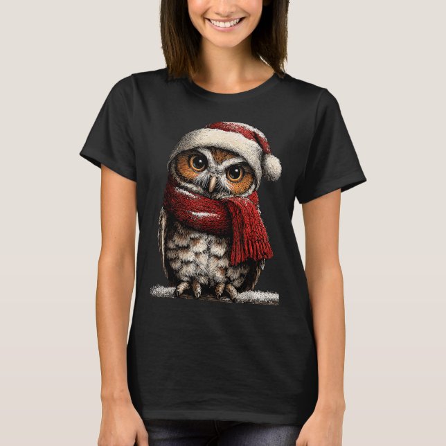 Adorable Owl With Santa Hat Snowy Winter Christmas T Shirt (Framsida)