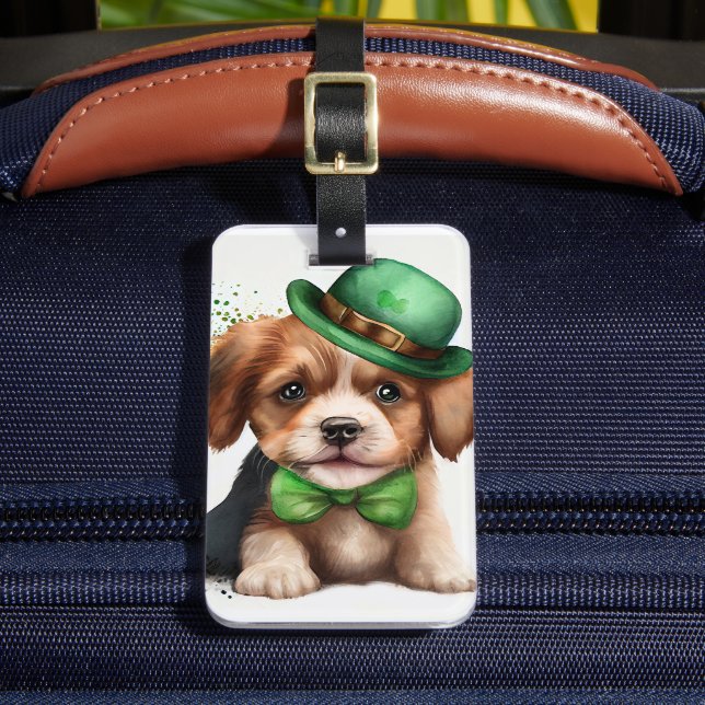 ADORABLE PUPPY HUND with GRÖNT IRISH HAT Bagagebricka (Framsida Insitu 2)