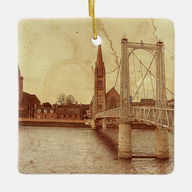 Adorno de Cerámica, Bouncy Bridge (Inverness - Julgransprydnad Keramik (Framsida)