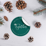 Adress snowflake från vinterfamiljen helgdag runt klistermärke<br><div class="desc">Enkel helgdag i elegantens familj - dekal för julhälsning med handskriftsskript på mörkens grönt.             Anpassa den till din familj namn och adress!</div>