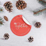 Adress snowflake från vinterfamiljen helgdag runt klistermärke<br><div class="desc">En enkel helgdag i elegantens familj för juldekaler med handskriftsskript på en rostig röd bakgrund.             Anpassa den till din familj namn och adress!</div>