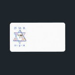 Adressetikett för Bar Mitzvah-inbjudan<br><div class="desc">Kör ark med denna färgglada personliga adressetikett genom din hemmaskrivare för bar mitzvah-inbjudningar -- eller skriv adresserna för hand på dem. Byt bara ut våra exempelinitialer och datum med dina egna. Funktionen har en tonårings konstverk,  och hälften av designens intäkter går till barnkollekter.</div>