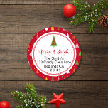 Adressetikett för Merry & Bright Julgran Return Runt Klistermärke<br><div class="desc">Öka helgdag korrespondens med dessa festive red och grönt round Merry & Bright Julgran returetiketters.</div>