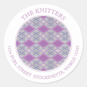 ADRESSETIKETTER i stora rundan LILAC ARGYLE STICKA Runt Klistermärke
