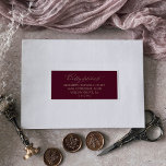 Adressetiketterna Romantic Burgundy och Guld Guest Klistermärken<br><div class="desc">Dessa romantiska burgundi och guld bröllop gästadressetiketter är perfekter för ett enkelt bröllop. Den moderna klassiska designen har finare-snurrar och vitaktiga blomningar med elegant elegant-handskriven faux champagne guld-folie-typografi på en mörks burgundröd bakgrund. Anpassa varje etikett med gästernas namn och adress. 21 etiketter per lakan. Lägg till varje lakan som du...</div>