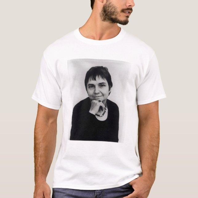 Adrienne Cecile rik, 70-tal Tee (Framsida)