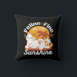 Adsible Cat Relaxing in Sunshine - Summer Pet Kudde<br><div class="desc">Bran "Kattdjur i solskenet" har en avslappnad kattlåda under tropiska handflatan träd. Perfekt för kattälskare,  sommarentusiaster och strandviskar älskare! #BeachLife #PetThned #PetLoverGift #FunnyCatLover</div>
