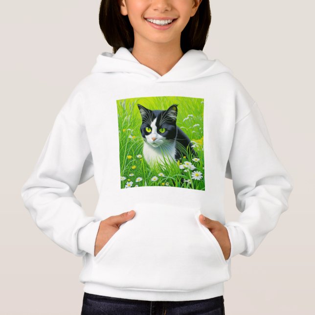 Adsible Cat sitta i fält i Daisy T Shirt (Framsida)