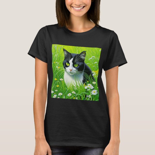 Adsible Cat sitta i fält i Daisy T Shirt (Framsida)