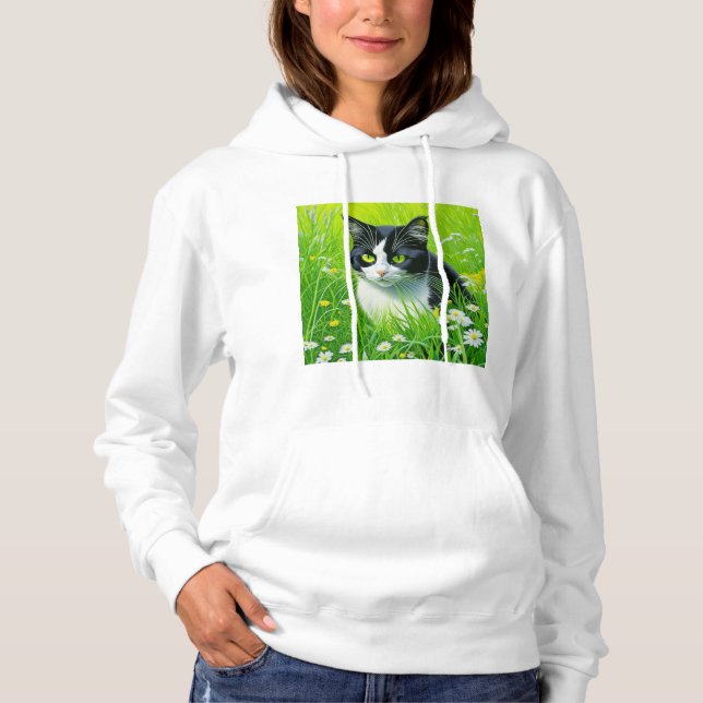 Adsible Cat sitta i fält i Daisy T Shirt (Framsida)