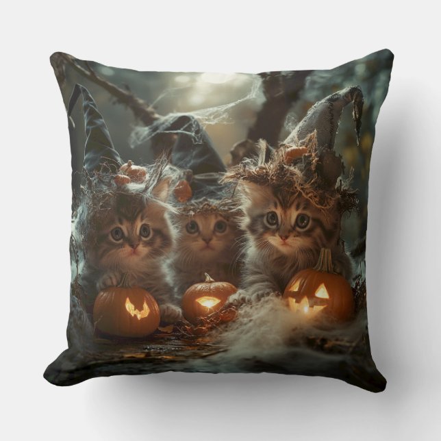 Adsible Halloween Kittens with Pumpkins Kudde (Framsida)