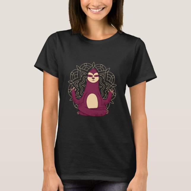 Adsible Sloth Yoga Meditation T Shirt (Framsida)