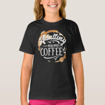 ADULERING KRÄVER KAFFE - COFFEE ÄLSKARE T-Shirt