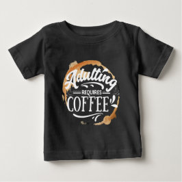 ADULERING KRÄVER KAFFE - COFFEE ÄLSKARE T-Shirt
