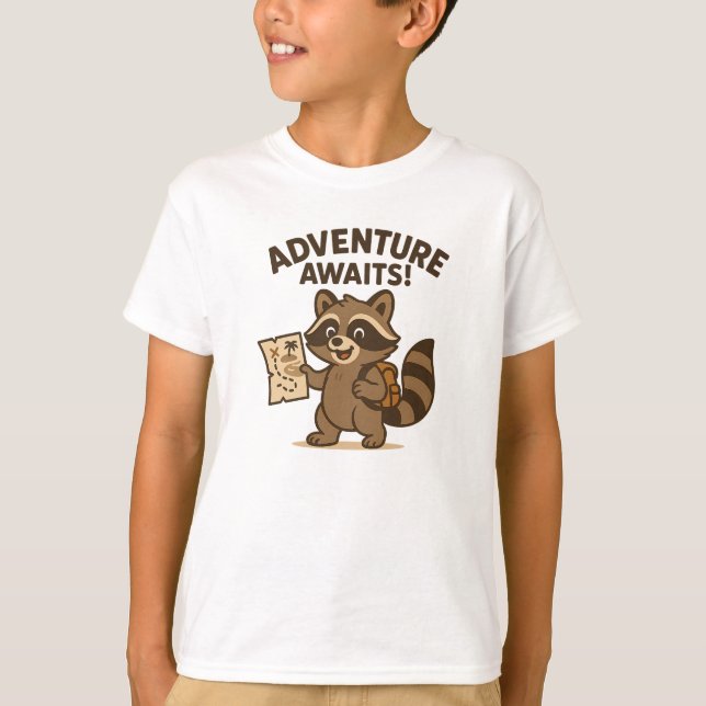 Adventure Awaits Cute Brown Raccoon Design T Shirt (Framsida)