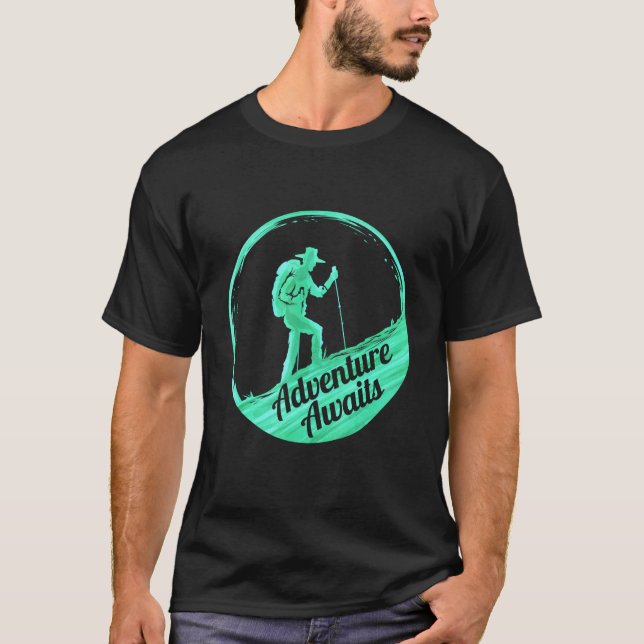 Adventure Awaits Dad Camping and Hiking T Shirt (Framsida)
