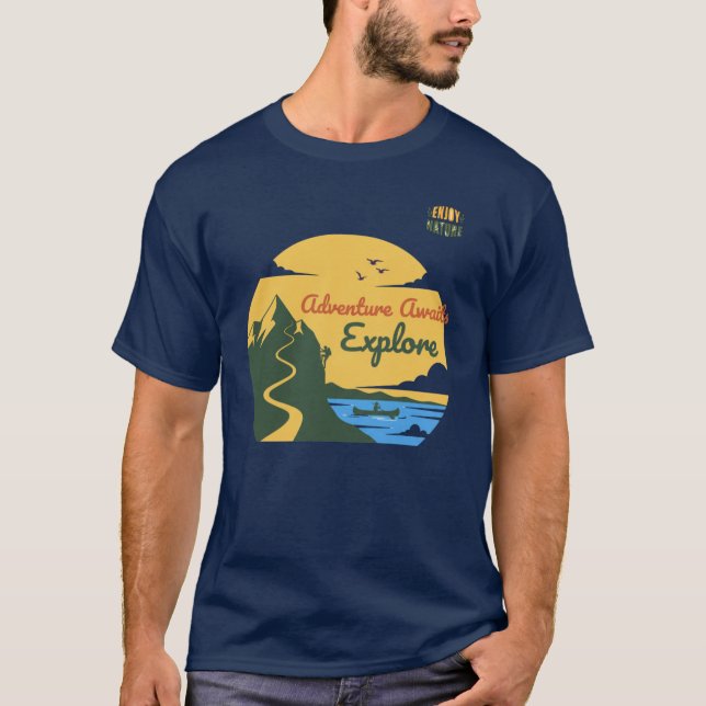 Adventure Awaits: Explore & Enjoy Nature T Shirt (Framsida)