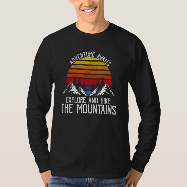 Adventure Awaits Explore & Hike The Mountains Pres T Shirt (Framsida)