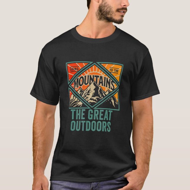 Adventure Awaits The Great Outdoors Nature Hiking  T Shirt (Framsida)