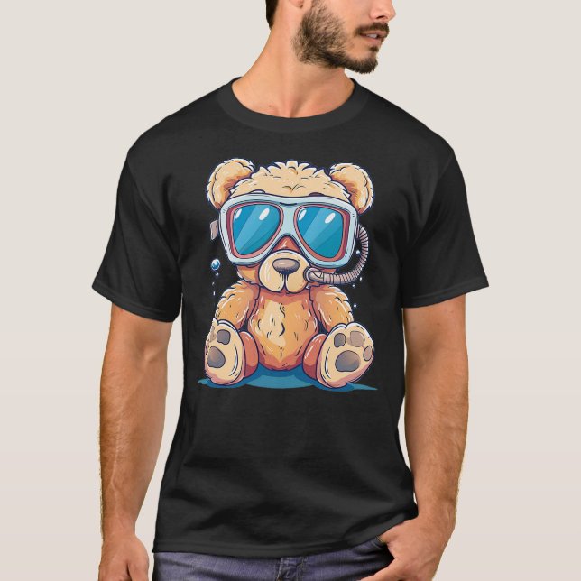 Adventures Teddy Bear with diving Googles and Snor T Shirt (Framsida)