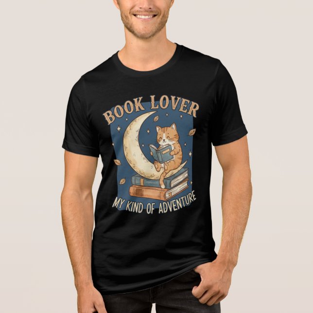 Adventurous Cat Book Lover Moon T Shirt (Framsida)