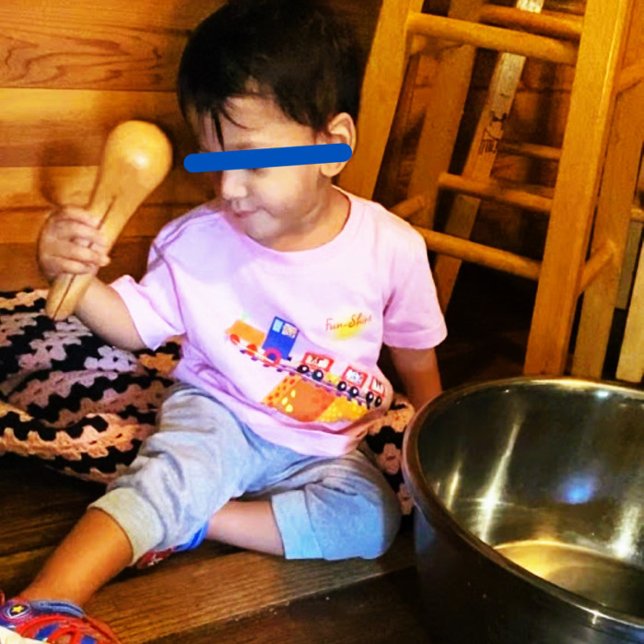 Adventurous Child - Roligt T Shirt (Stylish, Durable, Cotton, USA Made ... with Attractive Design ... front and back.)