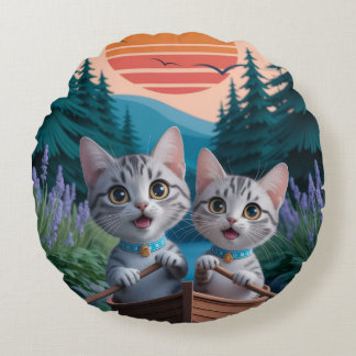 “Adventurous Kittens at Sunset – Cute Cat Rund Kudde