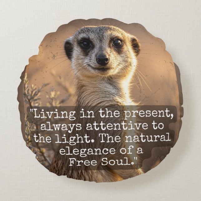 Adventurous Meerkat Living Rund Kudde (Framsidan)
