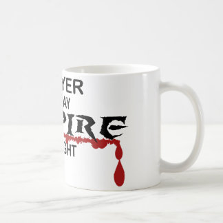 Advokatvampyr vid natt kaffemugg