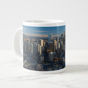 Aeralvy av Seattles stadssilskylin Jumbo Mugg