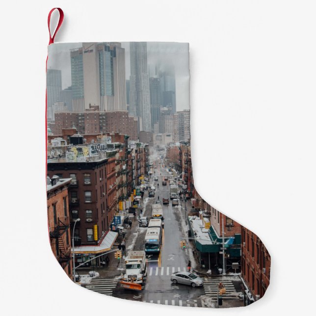 AERIAL FOTO AV CITYSCAPE UNDER DAGYTIDEN LITEN JULSTRUMPA (Framsidan)