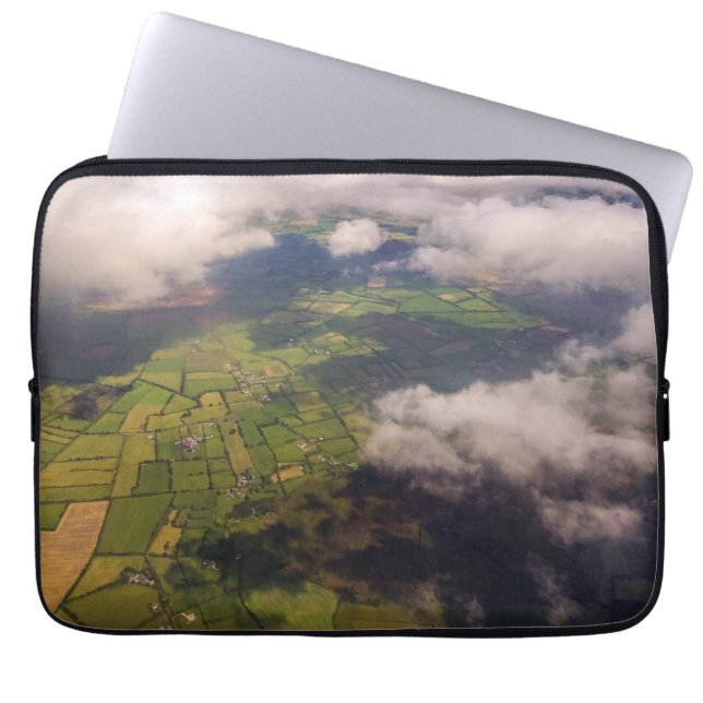 Aerial Patchwork of Irish Farmland and Clouds Laptop Fodral (Framsidan)