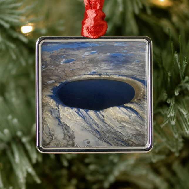Aerial Pingualuit Crater, Quebec, Kanada. Julgransprydnad Metall (Träd)