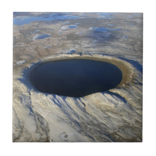 Aerial Pingualuit Crater, Quebec, Kanada. Kakelplatta