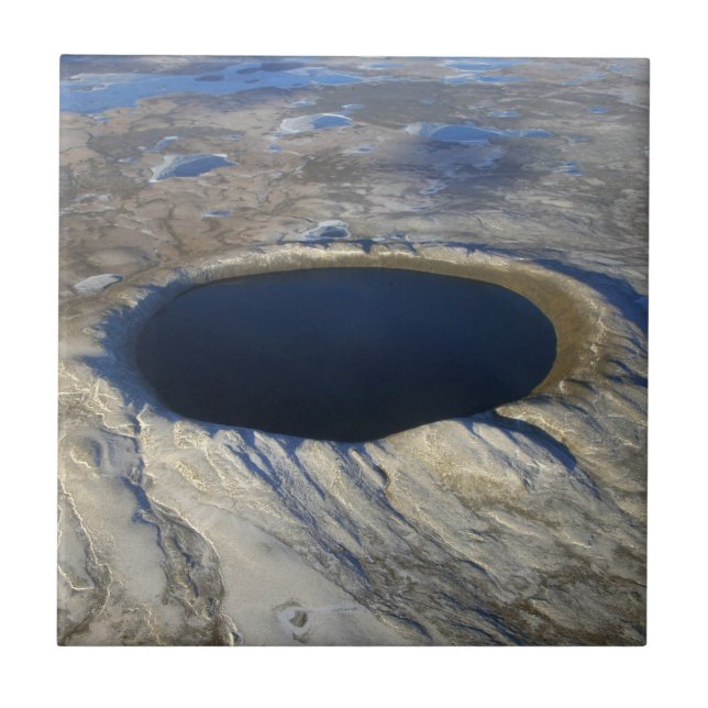 Aerial Pingualuit Crater, Quebec, Kanada. Kakelplatta (Framsidan)