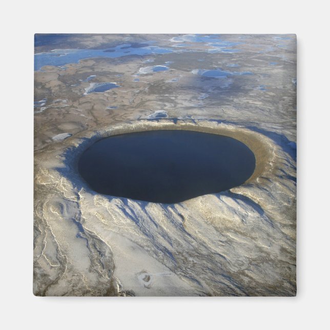 Aerial Pingualuit Crater, Quebec, Kanada. Magnet (Framsidan)