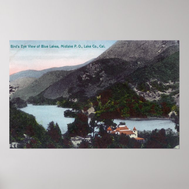 Aerialvy över Blue LakesMidlake, CA Poster (Framsidan)