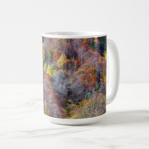 Aerialvy över höstskog, färgat Träd Kaffemugg