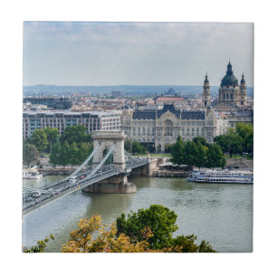Aerivy över kedjebryggan i Budapest, Ungern Kakelplatta