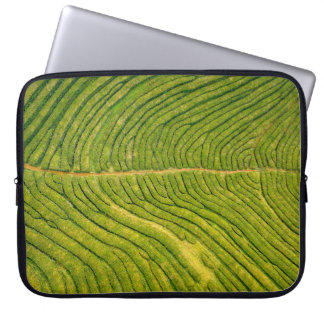 Aervy över grönt öppet fält laptop fodral