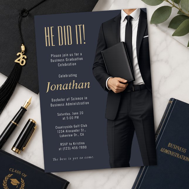 Affärsgrupperingsfirande Inbjudningar (Elegant business graduation invitation with a modern luxury editorial portrait style.)