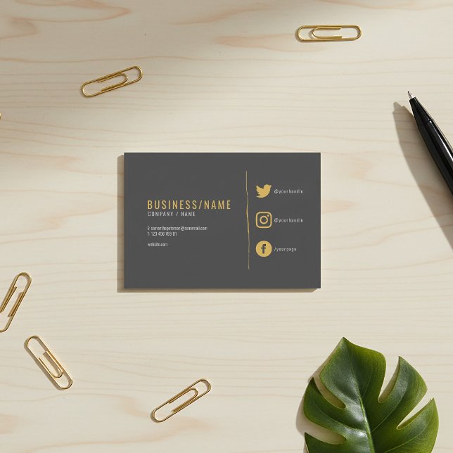 affärskort för media i grått och guld social. visitkort (Grey and gold social media icons modern business card.)