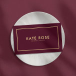 Affärskortet Modern Minimal Burgundy Visitkort<br><div class="desc">Affärskort med enkel minimal Professionell. Har burgundi och guld färg text. Anpassa den här moderna designen och eleganten med ditt namn eller företag. Anpassa enkelt all trendig med dina uppgifter och mer för ett unikt kontaktkort för dina kunder,  kunder eller när du arbetar i nätverk vid branschevenemang.</div>